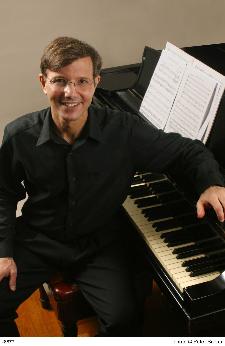 Rob Kapilow, classical music conductor, composer, educator, commentator and author, will be the principal speaker at The University of Scranton’s 2009 undergraduate commencement at the Wachovia Arena, Wilkes-Barre, on May 31.